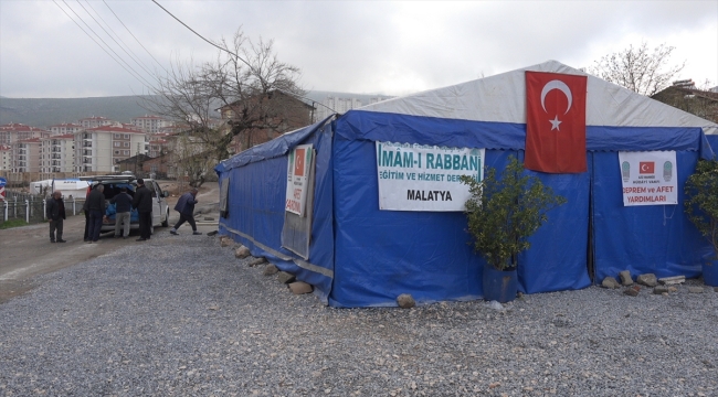 Sivaslı hayırseverlerin bağışladığı adaklık kurbanlar depremzedelere ulaştırıldı