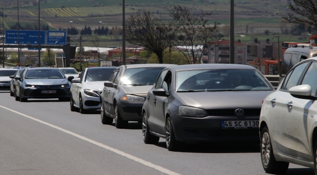 Tekirdağ-İstanbul yolunda trafik yoğunluğu yaşanıyor