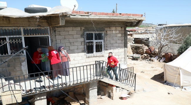 Türk Kızılay deprem bölgesinde köylere mobil ekiplerle ulaşıyor