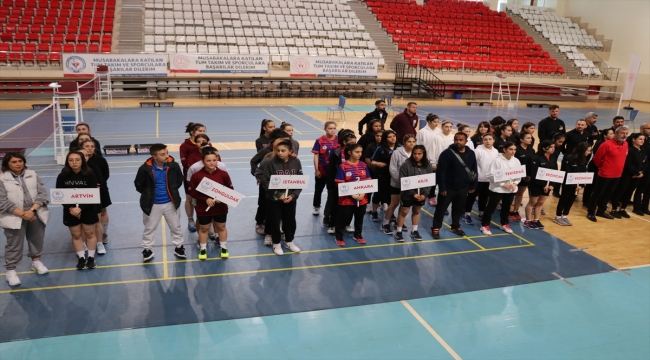 Türkiye Okul Sporları Gençler Badminton Şampiyonası Erzincan'da başladı