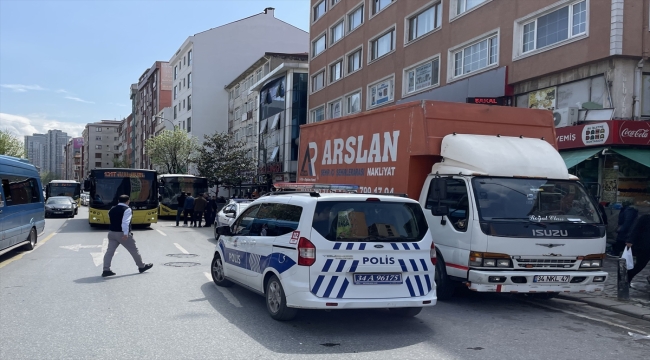 Ümraniye'de İETT otobüsünün çarptığı kamyonetin sürücüsü yaralandı