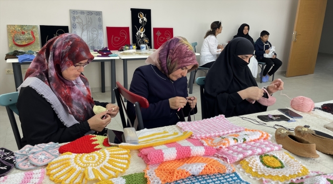 Yozgat'ta afetzede kadınlar depremin izlerini devam ettikleri kurslarla silmeye çalışıyor