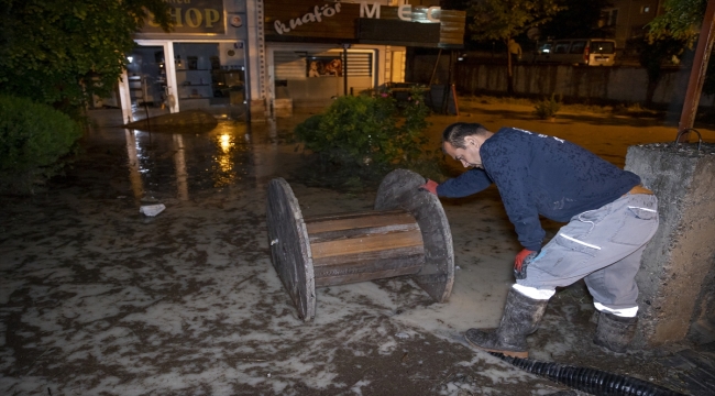 Ankara'nın Sincan ilçesinde sağanak nedeniyle su baskınları yaşandı 