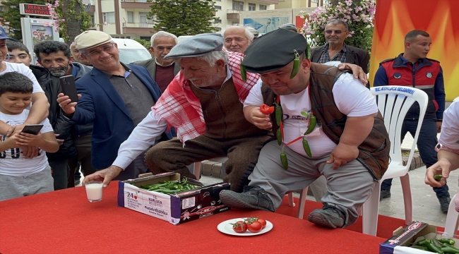 Antalya'daki 24. Tarım ve Seracılık Festivali'nde acı biber yeme yarışması düzenlendi