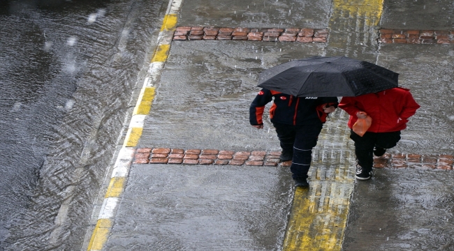 Ardahan'da sağanak ve dolu hayatı olumsuz etkiledi