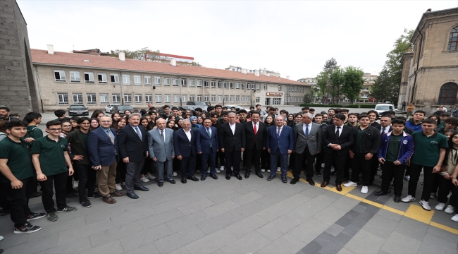 Bakan Akar: "Şehitlerin, annelerin gözyaşlarının olduğu günleri yaşamak istemiyoruz"