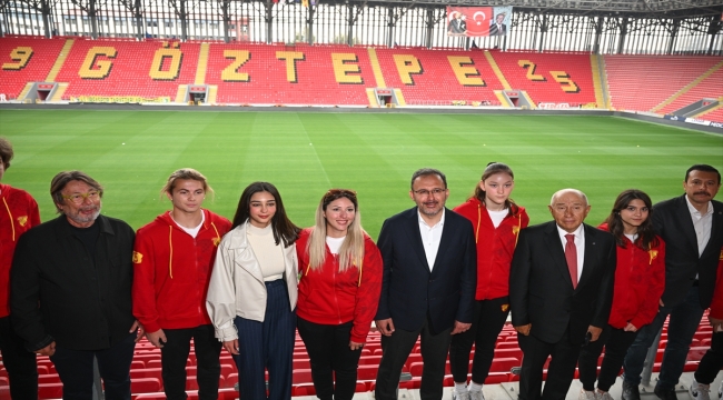 Bakan Kasapoğlu, Göztepe Kulübünü ziyaret etti