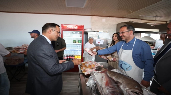 Bakan Kasapoğlu, sporcu anneleri ile buluştu 