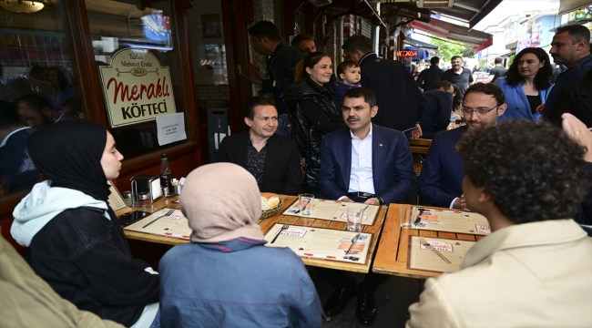 Bakan Kurum, AK Parti Tuzla İlçe Başkanlığını ziyaret etti