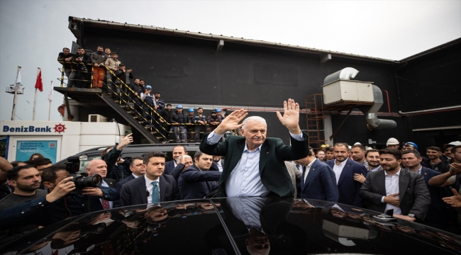 Bakan Kurum ile Binali Yıldırım Tuzla'da tersane işçileriyle bir araya geldi