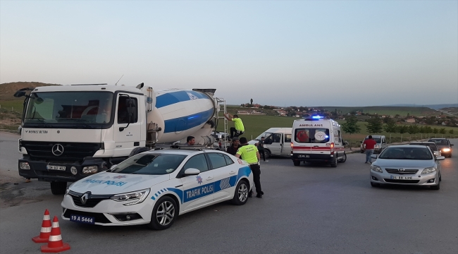 Çorum'da beton mikseriyle çarpışan otomobildeki 6 kişi yaralandı