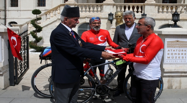 Cumhuriyetin 100. yılı anısına Sivas'tan İzmir'e pedal çevirecek