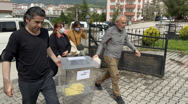 "Dünyanın en uzun boylu kadını" oyunu kullandı