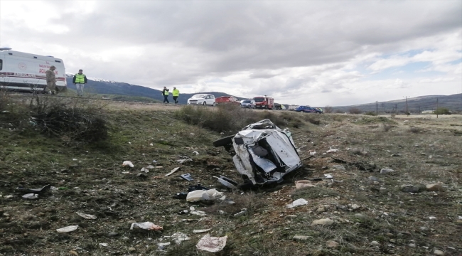 Erzincan'da şarampole devrilen otomobilin sürücüsü öldü