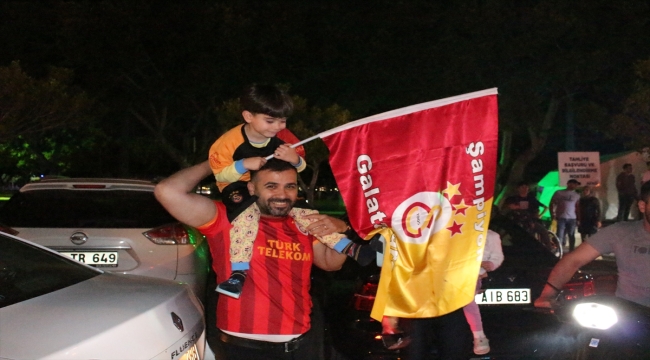 Galatasaray'ın şampiyonluğu deprem bölgesi İskenderun'da kutlanıyor