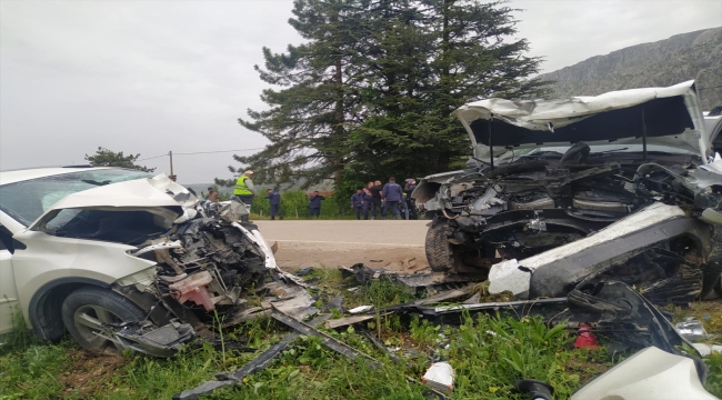 Isparta'daki trafik kazasında 1 kişi öldü, 4 kişi yaralandı