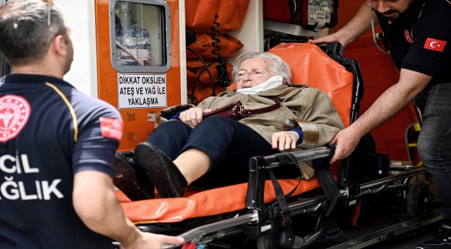 İstanbul'da hasta seçmenler nakil araçları ve ambulanslarla sandıklara götürülüyor