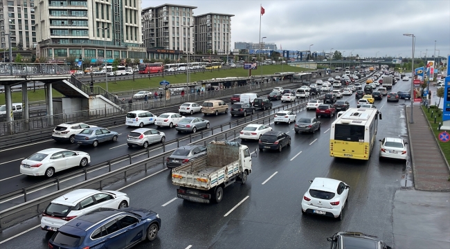 İstanbul'un bazı ilçelerinde yağış etkili oluyor