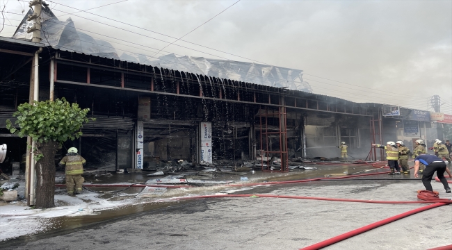 İzmir'de sanayi sitesinde çıkan yangın kontrol altına alındı