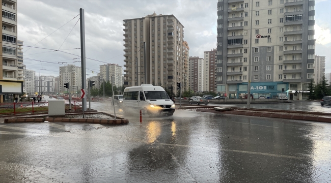 Kayseri'de sağanak ve dolu etkili oldu