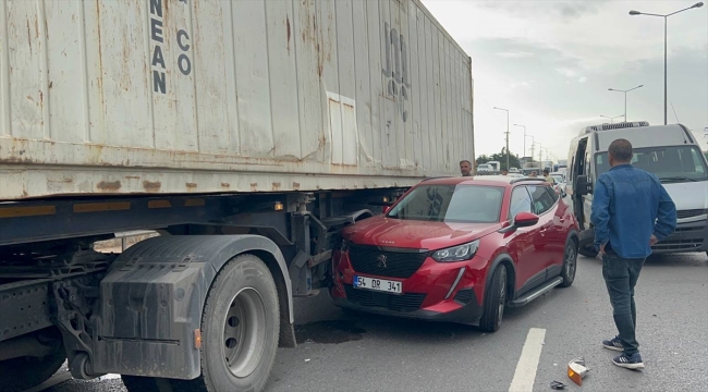 Kocaeli'de 5 aracın karıştığı zincirleme trafik kazasında 1 kişi yaralandı