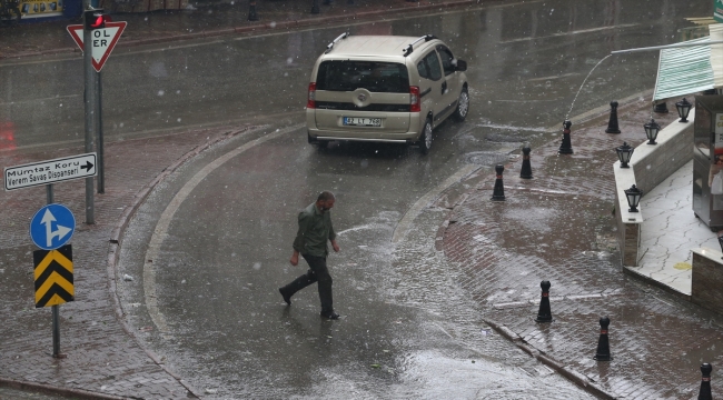 Konya'da dolu ve sağanak etkili oldu