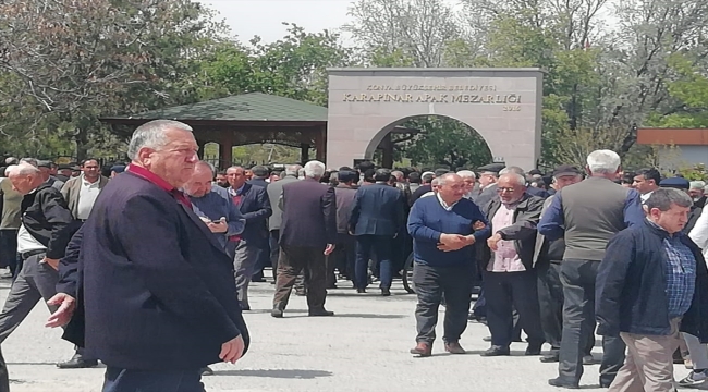 Konya'daki trafik kazasında hayatını kaybeden 5 kişinin cenazesi toprağa verildi