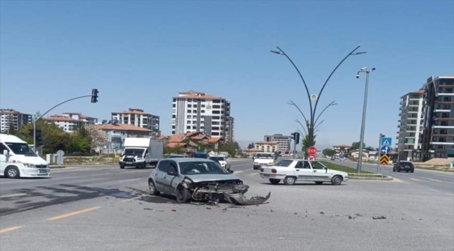 Malatya'da iki otomobilin çarpıştığı kazada 6 kişi yaralandı