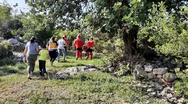 Mersin'de kayalıklardan düşen Rus uyruklu kişi kurtarıldı