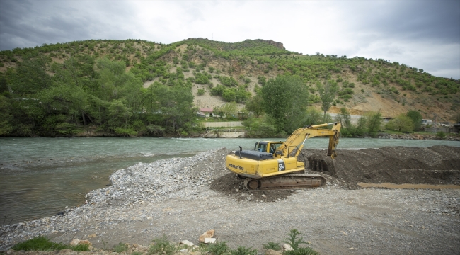 Munzur Çayı'nda kaybolan 2 kişinin bulunması için suyun yönü değiştirildi