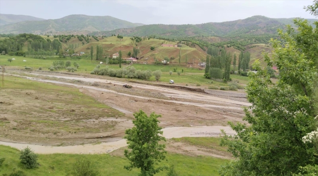 Mutki ilçesinde sel, köy yolları ve altyapılarda hasara neden oldu 