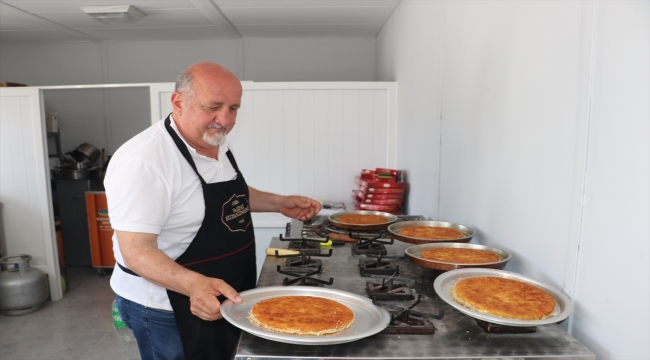 Tescilli Antakya künefesi konteyner çarşıda müşterilere sunuluyor