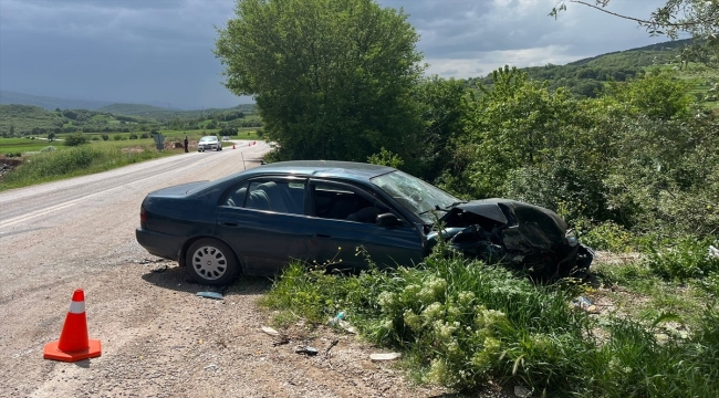 Tokat'ta iki otomobilin çarpıştığı kazada 8 kişi yaralandı