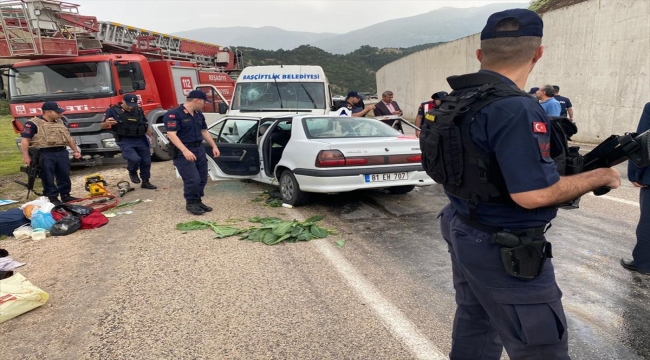 Tokat'ta öğrencilerin bulunduğu minibüs ile otomobil çarpıştı, 6 kişi yaralandı