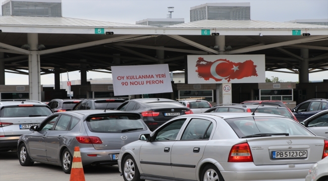 Trakya'daki sınır kapılarında oy verme işlemi devam ediyor