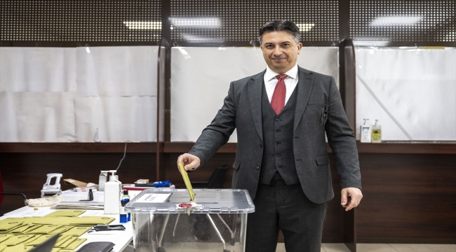 Türk seçmenler, 14 Mayıs seçimleri için savaşın gölgesindeki Ukrayna'da sandık başına gitti