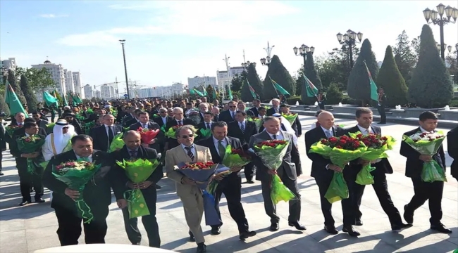 Türkmenistan'da Anayasa ve Bayrak Bayramı kutlandı