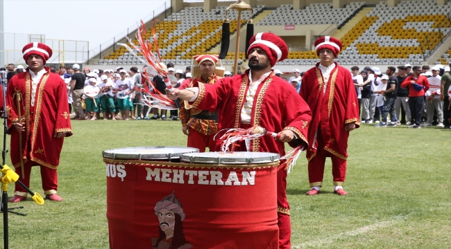 Van ve çevre illerde 19 Mayıs Atatürk'ü Anma, Gençlik ve Spor Bayramı kutlanıyor