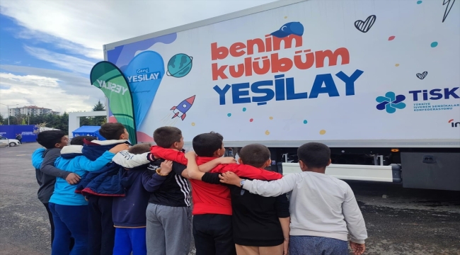 Yeşilay'dan deprem bölgesindeki çocuk ve gençlere psikolojik destek