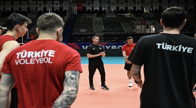 A Milli Erkek Voleybol Takımı Başantrenörü Giuliani'den Dörtlü Final öncesi "seviye" uyarısı: