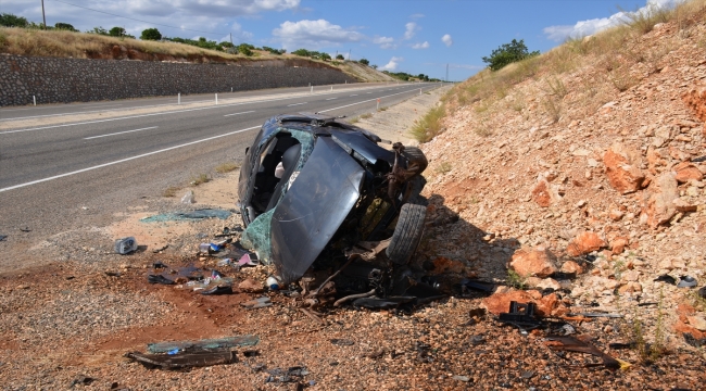 Adıyaman'da şarampole devrilen otomobilin sürücüsü öldü