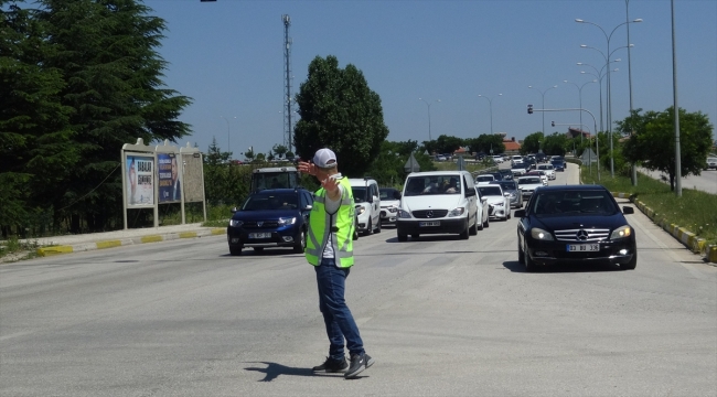 Afyonkarahisar - Antalya kara yolunda bayram trafiği yoğunluğu