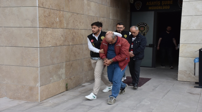 Afyonkarahisar ve 2 ilde kendisini polis olarak tanıtıp dolandırıcılık yapan 5 şüpheli tutuklandı