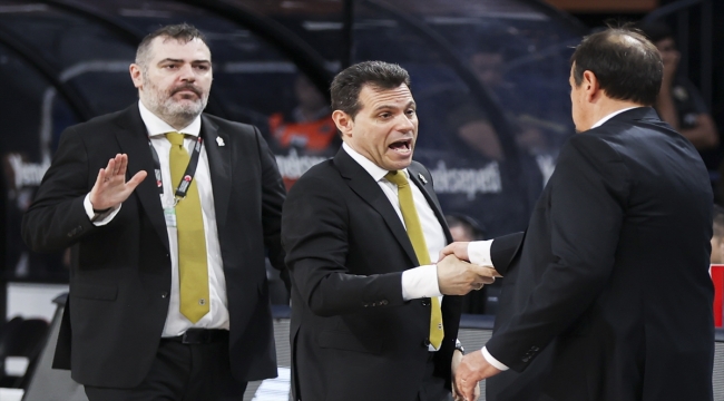 Anadolu Efes-Fenerbahçe Beko maçının ardından gerginlik yaşandı