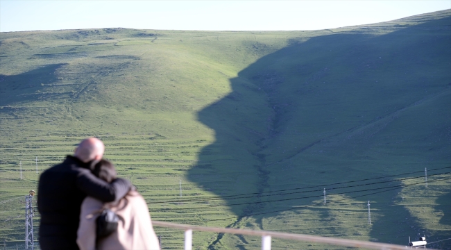 Ardahan'daki "Atatürk silüeti" bu yıl da izlenmeye başlandı