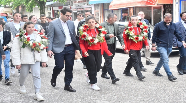 Avrupa Şampiyonası'ndan madalyalarla dönen genç bilek güreşçiler, Ordu'da törenle karşılandı 