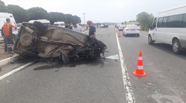 Balıkesir'de iki otomobilin çarpıştığı kazada 1 kişi öldü, 1 kişi yaralandı