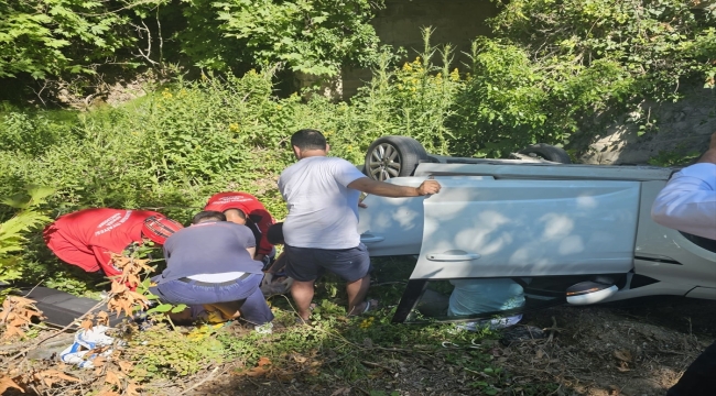 Balıkesir'de köprüden dere yatağına devrilen otomobildeki 6 kişi yaralandı