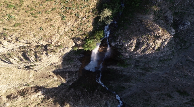 Bingöl'de ulaşımının zor olduğu Yoncalık Şelalesi dronla görüntülendi