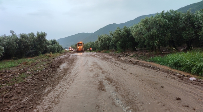 Bursa'nın Orhangazi ilçesinde şiddetli yağış hayatı olumsuz etkiledi